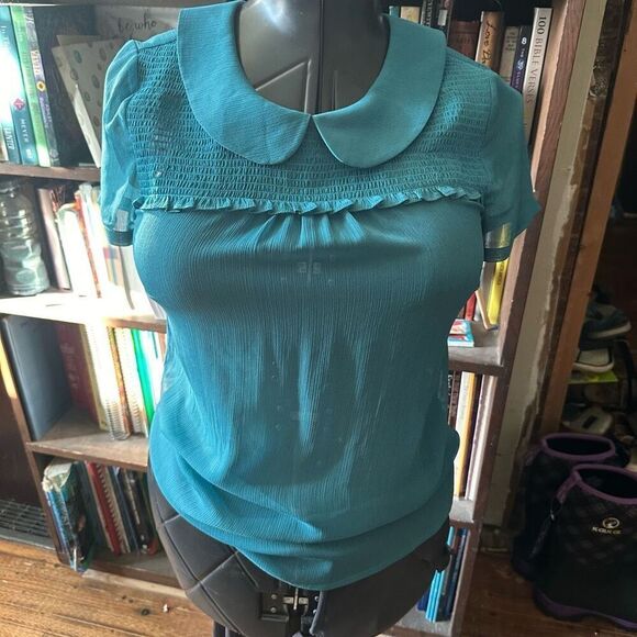 ModCloth green semi sheer Peter Pan collar feminine top - Picture 1 of 3